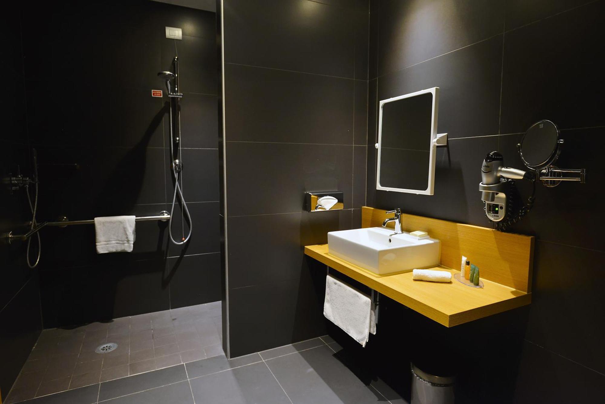 Twin Room Mobility Access