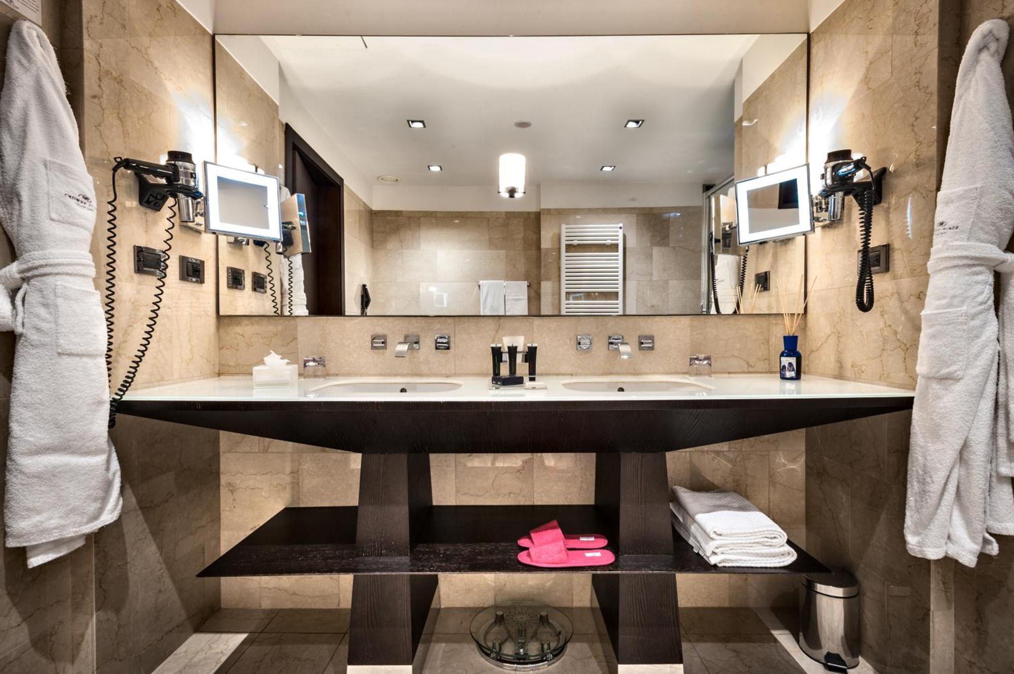 Luxueuse Chambre King avec Balcon